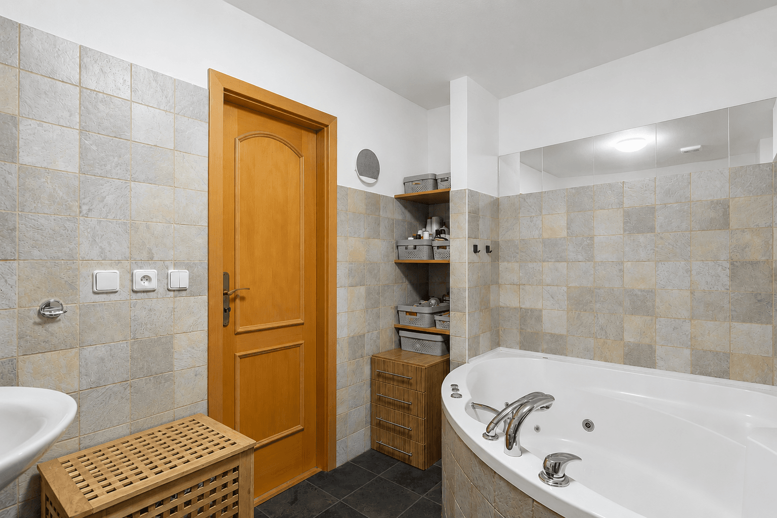 Prodej bytu 4+kk 180 m², Masarykova, Luhačovice, Zlínský kraj Prodej bytu 4+kk 180 m², Masarykova, Luhačovice, Zlínský kraj