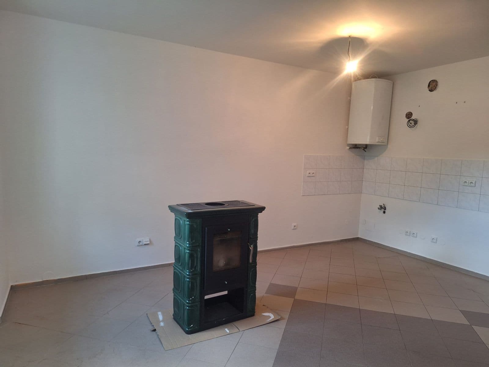 Pronájem bytu Garsoniéra 31 m², Družstevní, Kněževes, Středočeský kraj Pronájem bytu Garsoniéra 31 m², Družstevní, Kněževes, Středočeský kraj
