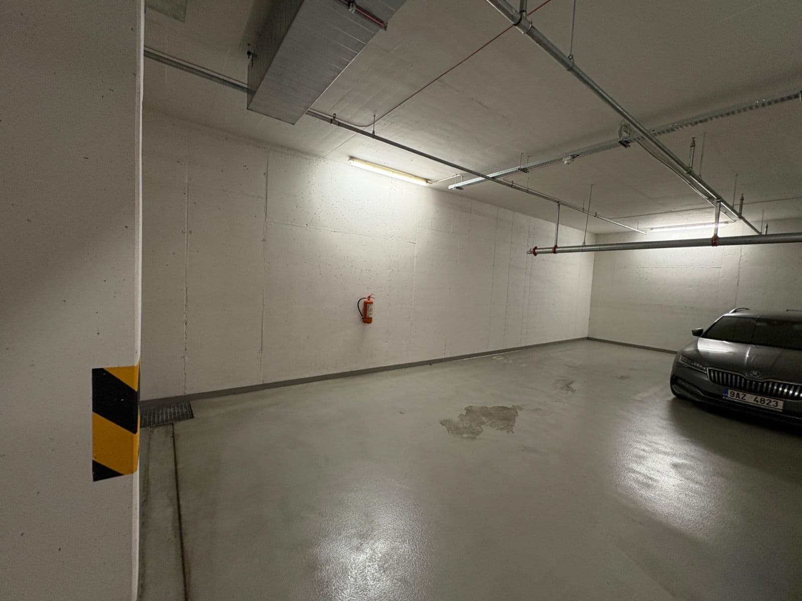 Pronájem garáže 12 m², Seifertova, Praha, Praha Pronájem garáže 12 m², Seifertova, Praha, Praha