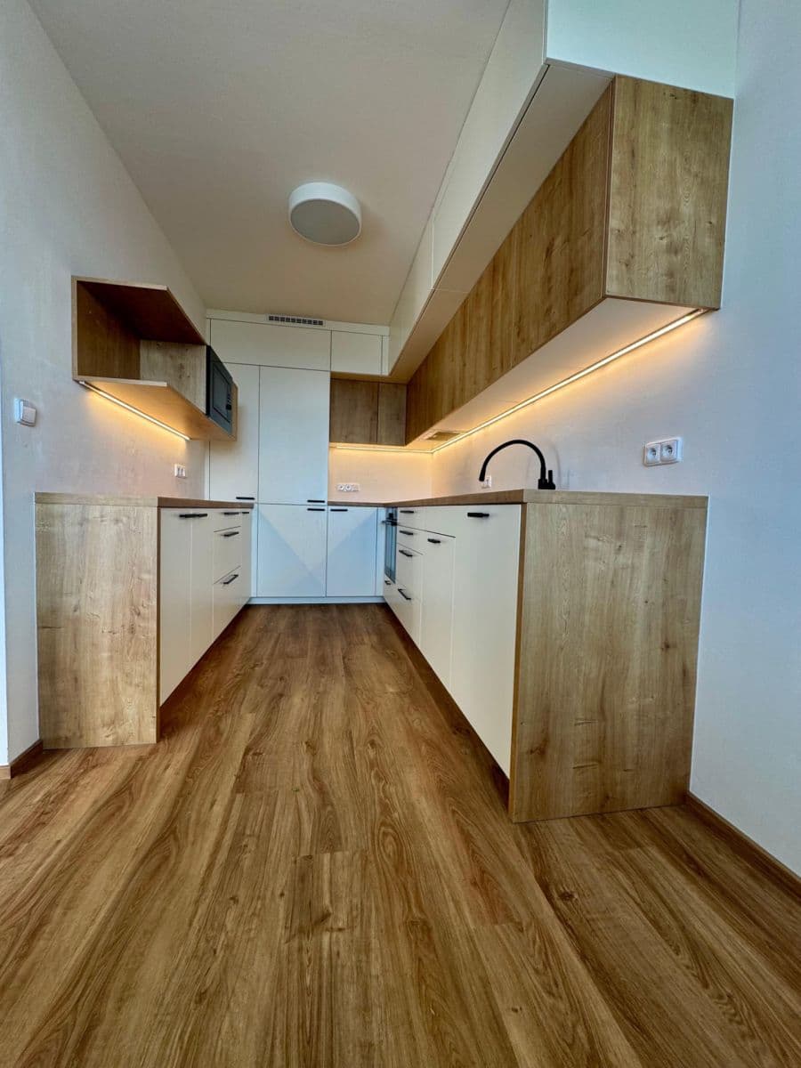 Pronájem bytu 3+1 75 m², Chotovická, Praha, Praha Pronájem bytu 3+1 75 m², Chotovická, Praha, Praha