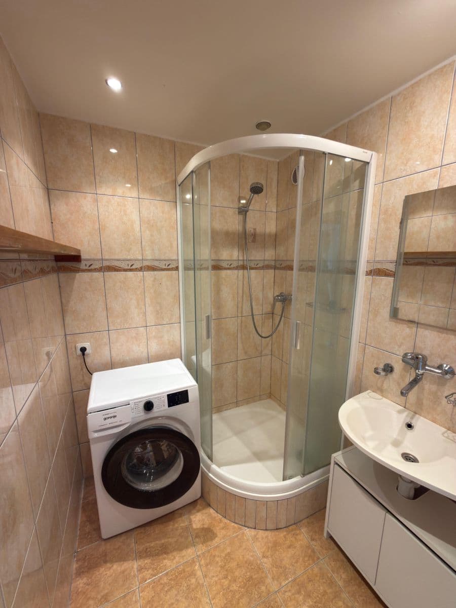 Pronájem bytu 3+1 75 m², Chotovická, Praha, Praha Pronájem bytu 3+1 75 m², Chotovická, Praha, Praha