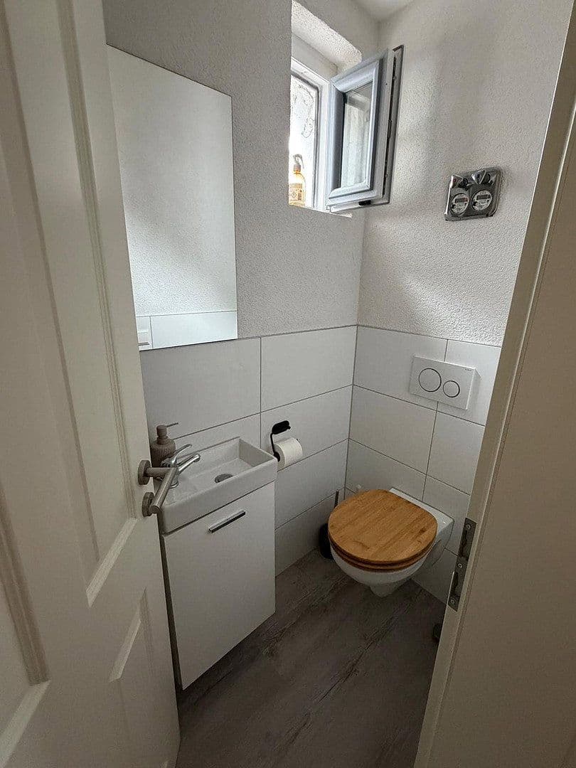Pronájem bytu 2+kk 60 m², Enzstr. 1, Pforzheim-Eutingen, Bádensko-Württembersko Pronájem bytu 2+kk 60 m², Enzstr. 1, Pforzheim-Eutingen, Bádensko-Württembersko