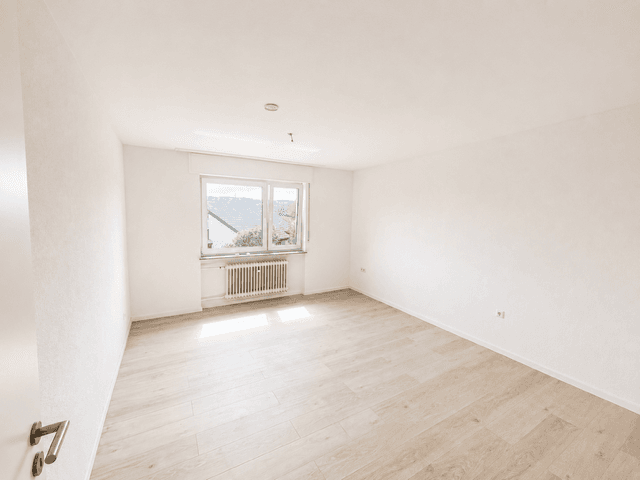 Pronájem bytu 4+1 87 m², Bergstr. 24, Tiefenbronn, Bádensko-Württembersko Pronájem bytu 4+1 87 m², Bergstr. 24, Tiefenbronn, Bádensko-Württembersko