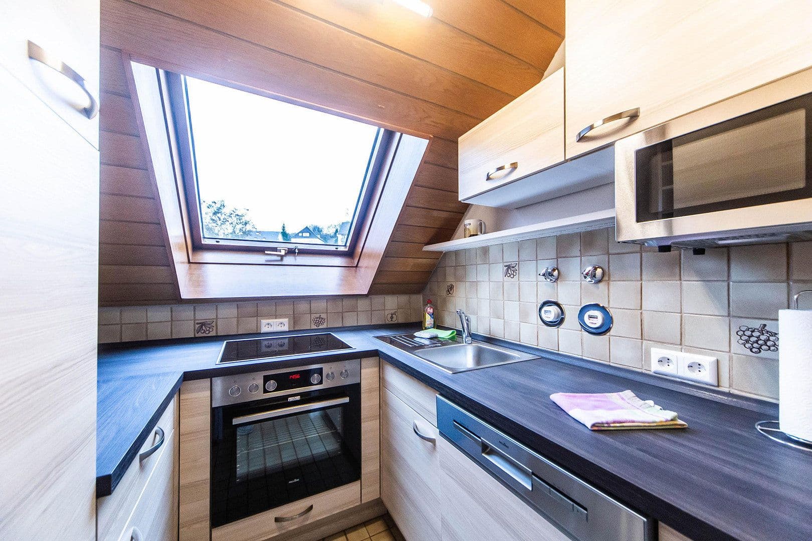 Pronájem bytu 2+kk 61 m², Künzelsauer Straße 21, Stuttgart, Bádensko-Württembersko Pronájem bytu 2+kk 61 m², Künzelsauer Straße 21, Stuttgart, Bádensko-Württembersko