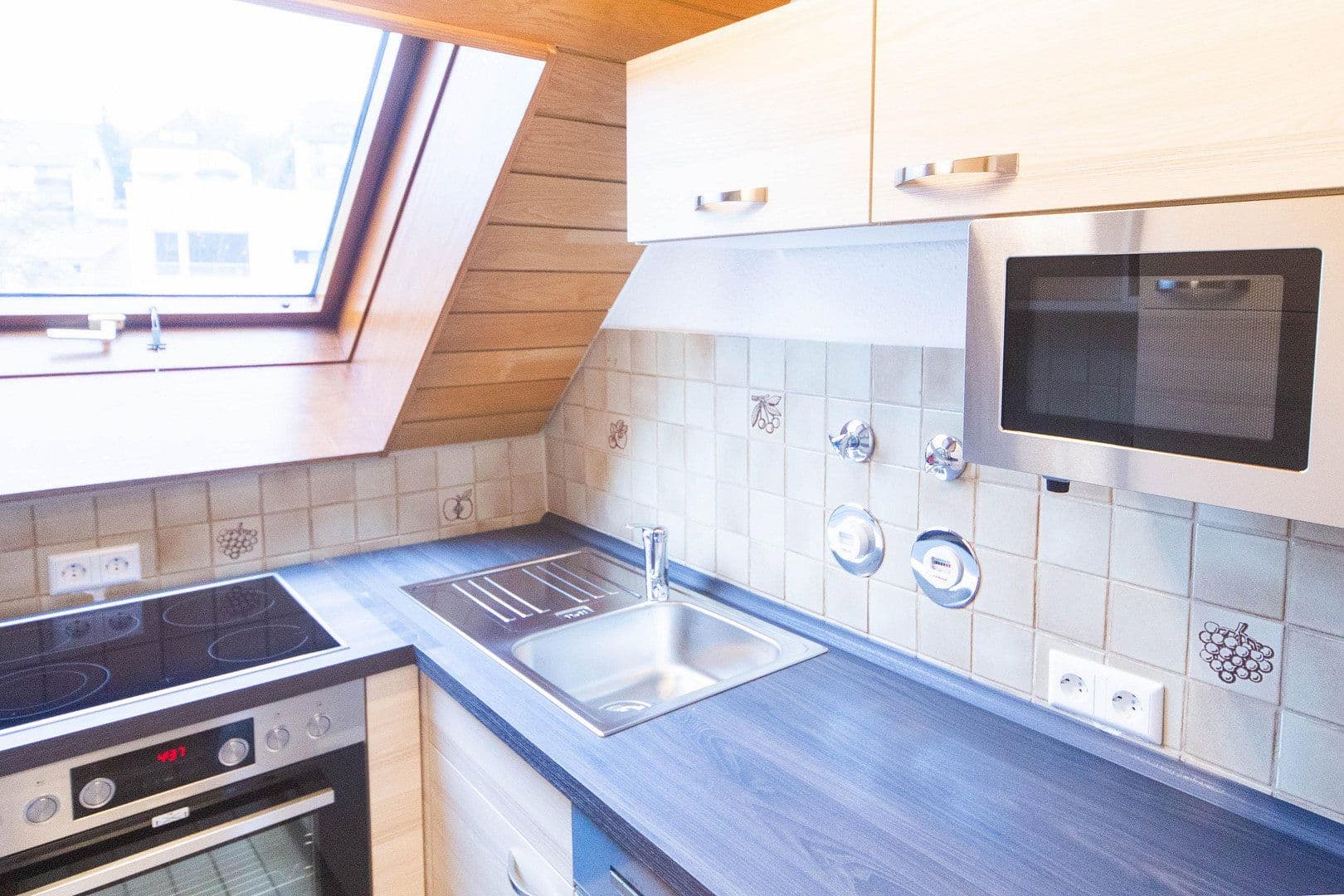 Pronájem bytu 2+kk 61 m², Künzelsauer Straße 21, Stuttgart, Bádensko-Württembersko Pronájem bytu 2+kk 61 m², Künzelsauer Straße 21, Stuttgart, Bádensko-Württembersko