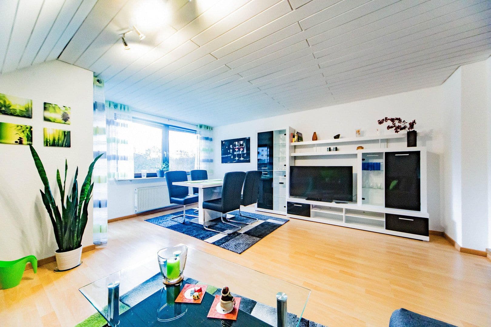 Pronájem bytu 2+kk 61 m², Künzelsauer Straße 21, Stuttgart, Bádensko-Württembersko Pronájem bytu 2+kk 61 m², Künzelsauer Straße 21, Stuttgart, Bádensko-Württembersko