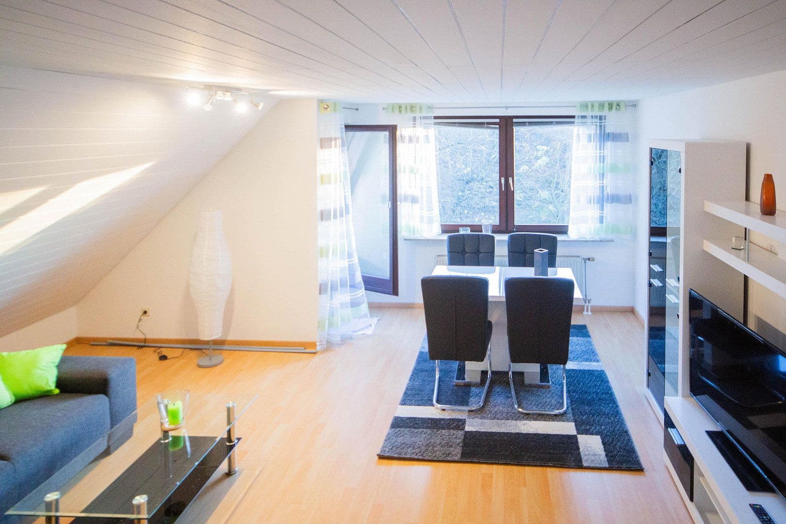 Pronájem bytu 2+kk 61 m², Künzelsauer Straße 21, Stuttgart, Bádensko-Württembersko Pronájem bytu 2+kk 61 m², Künzelsauer Straße 21, Stuttgart, Bádensko-Württembersko