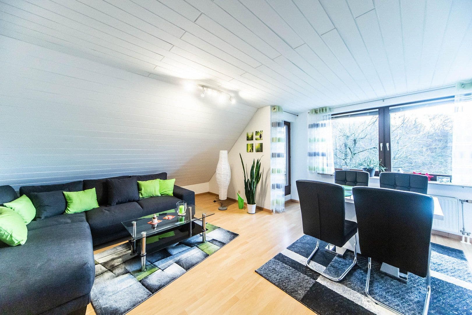 Pronájem bytu 2+kk 61 m², Künzelsauer Straße 21, Stuttgart, Bádensko-Württembersko Pronájem bytu 2+kk 61 m², Künzelsauer Straße 21, Stuttgart, Bádensko-Württembersko