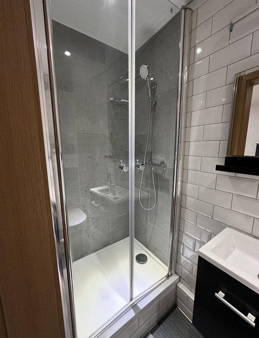 Pronájem bytu 1+1 30 m², Schwanheimer Str. 66a, Frankfurt, Hessen Pronájem bytu 1+1 30 m², Schwanheimer Str. 66a, Frankfurt, Hessen