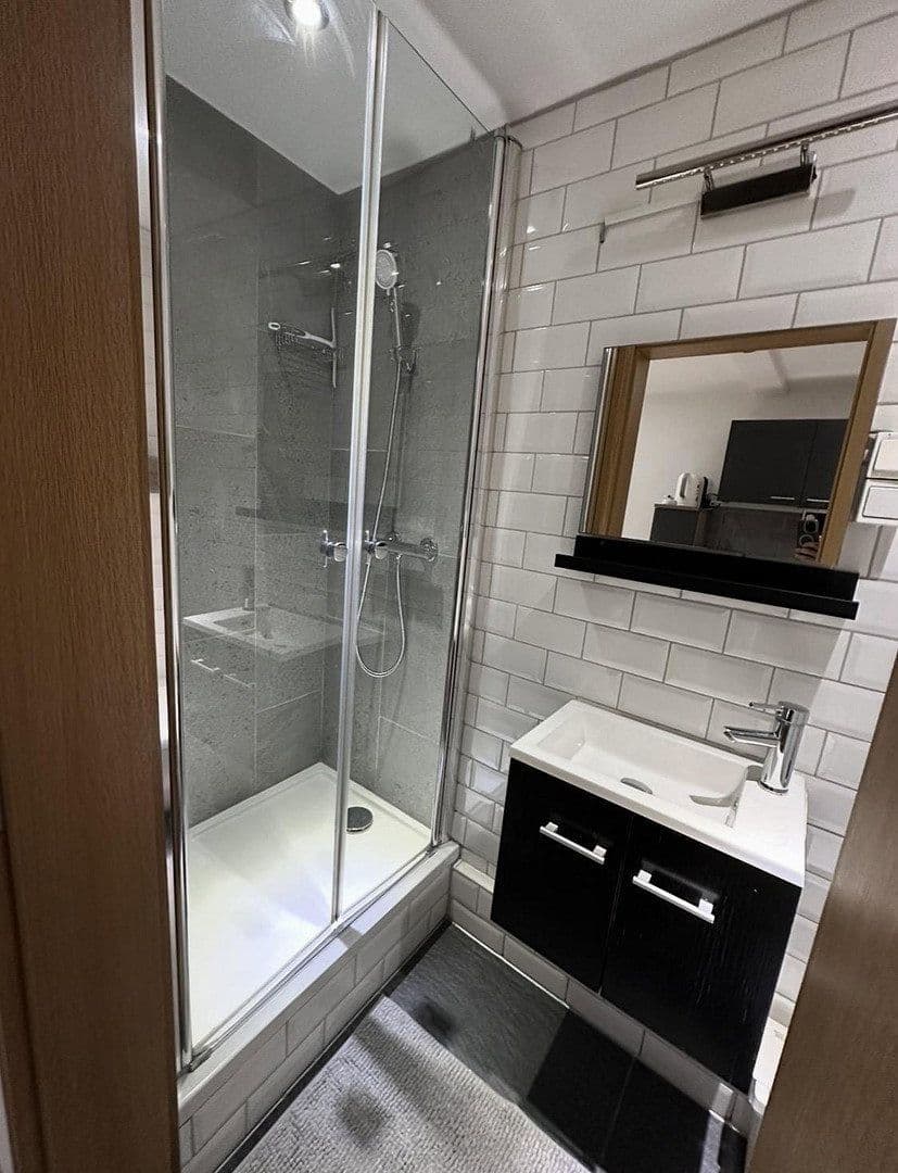 Pronájem bytu 1+1 30 m², Schwanheimer Str. 66a, Frankfurt, Hessen Pronájem bytu 1+1 30 m², Schwanheimer Str. 66a, Frankfurt, Hessen