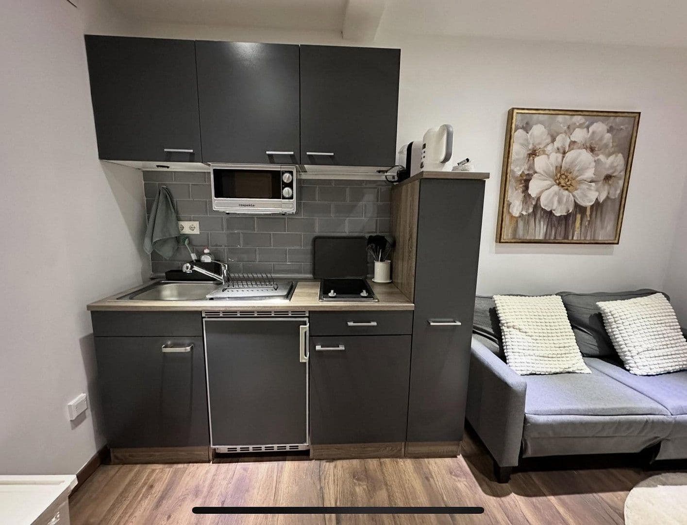 Pronájem bytu 1+1 30 m², Schwanheimer Str. 66a, Frankfurt, Hessen Pronájem bytu 1+1 30 m², Schwanheimer Str. 66a, Frankfurt, Hessen