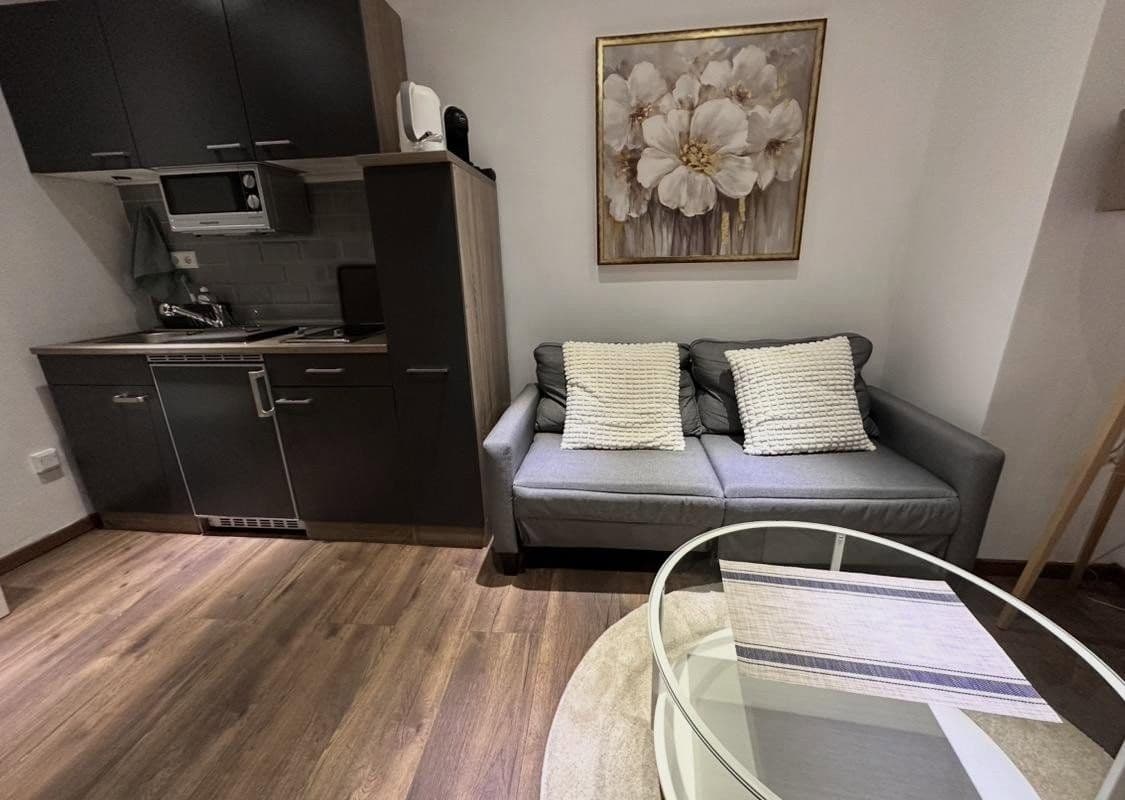 Pronájem bytu 1+1 30 m², Schwanheimer Str. 66a, Frankfurt, Hessen Pronájem bytu 1+1 30 m², Schwanheimer Str. 66a, Frankfurt, Hessen