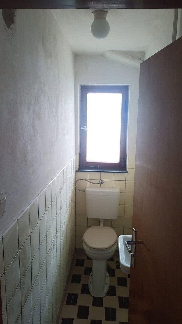 Prodej domu 271 m², pozemek 743 m², Tauberbischofsheim, Bádensko-Württembersko Prodej domu 271 m², pozemek 743 m², Tauberbischofsheim, Bádensko-Württembersko