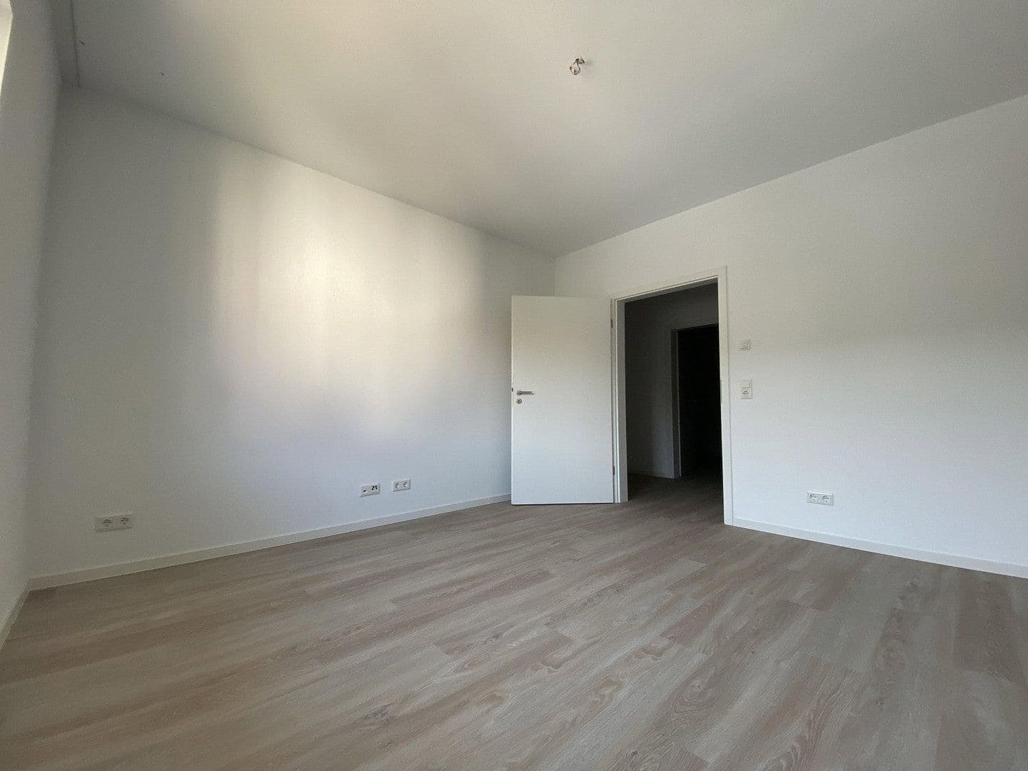 Pronájem bytu 3+1 133 m², Marburger Str. 67b, Marburg, Hessen Pronájem bytu 3+1 133 m², Marburger Str. 67b, Marburg, Hessen