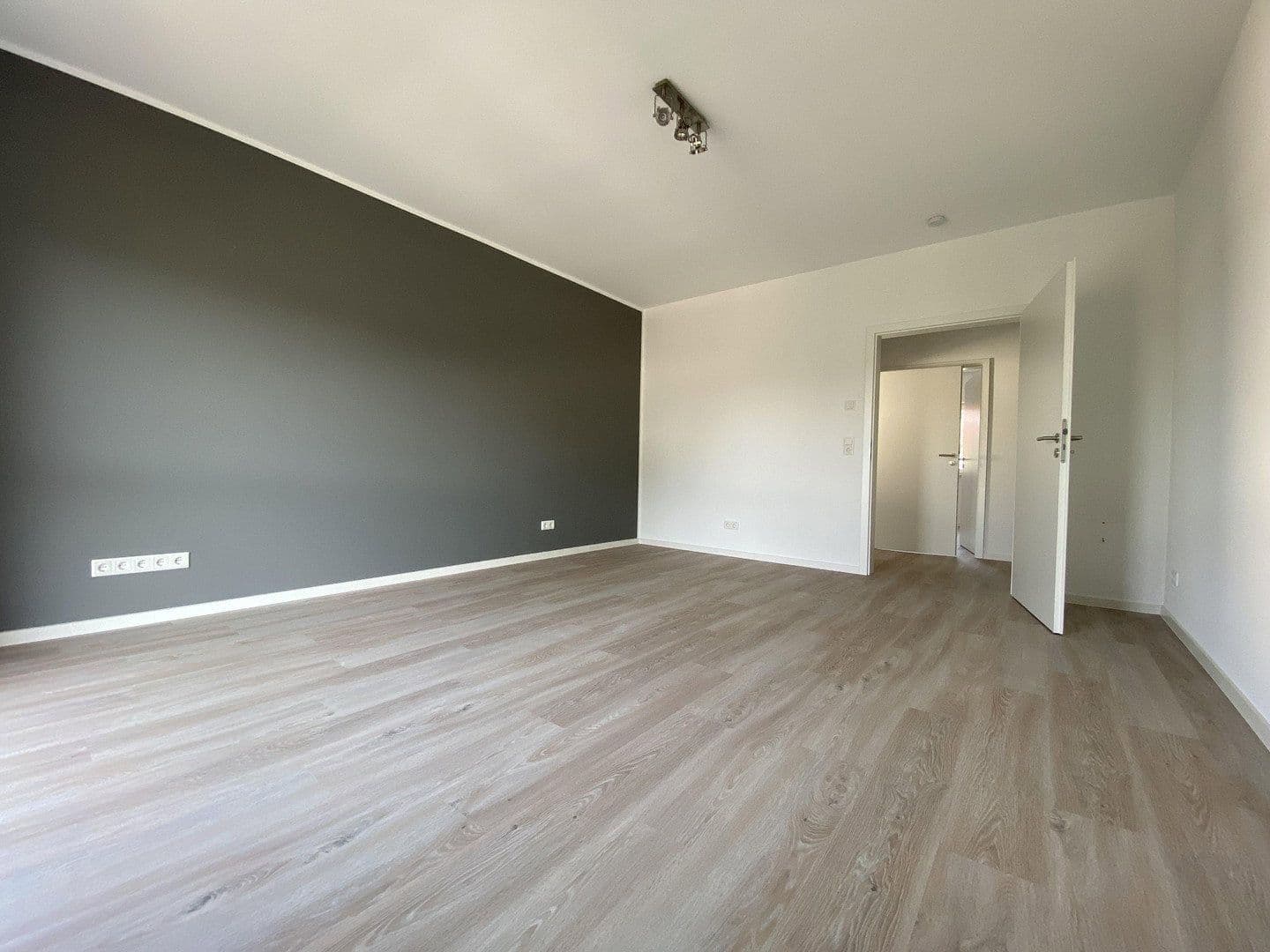 Pronájem bytu 3+1 133 m², Marburger Str. 67b, Marburg, Hessen Pronájem bytu 3+1 133 m², Marburger Str. 67b, Marburg, Hessen