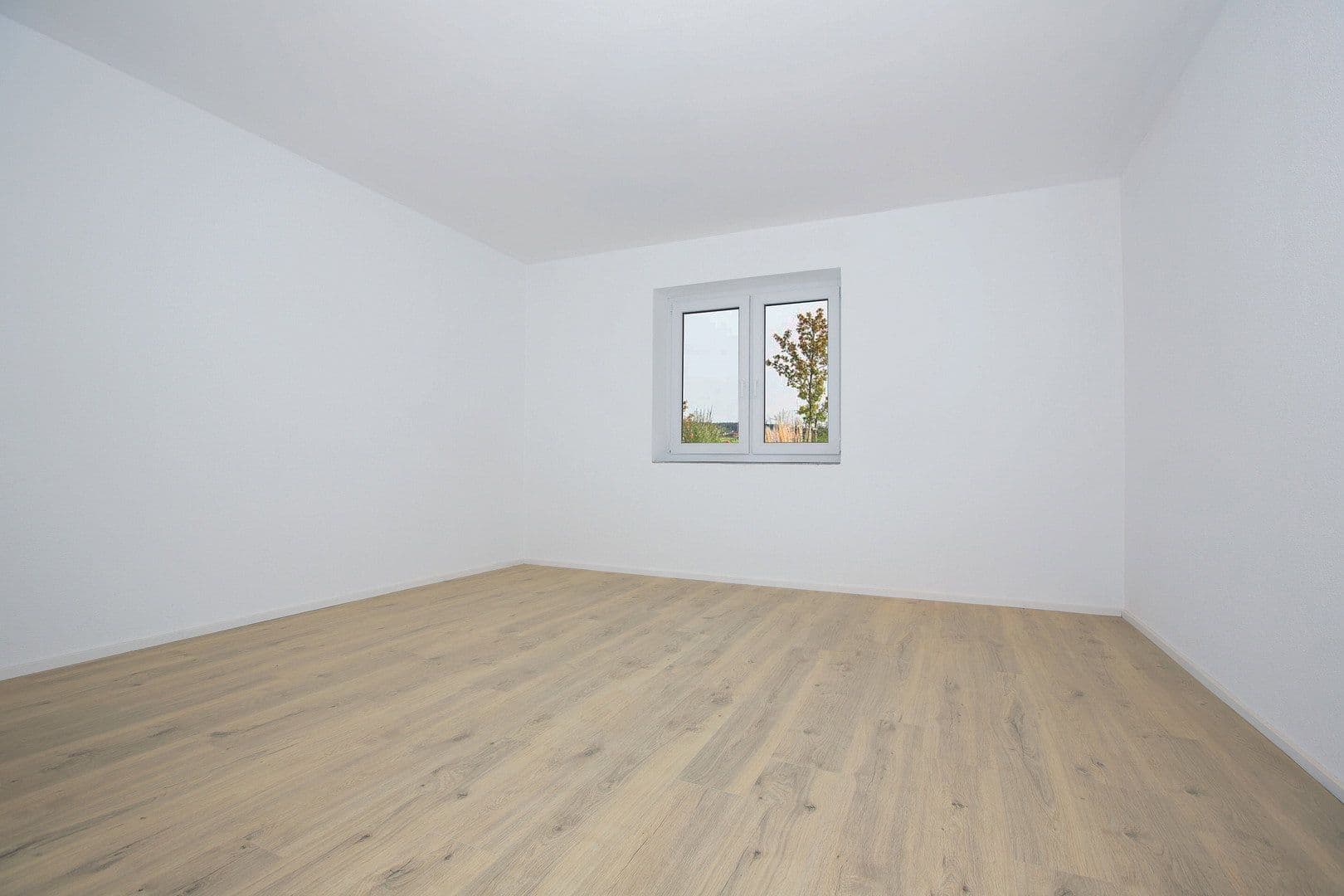Pronájem bytu 4+1 94 m², Sulzburgstraße 40, Lenningen, Bádensko-Württembersko Pronájem bytu 4+1 94 m², Sulzburgstraße 40, Lenningen, Bádensko-Württembersko
