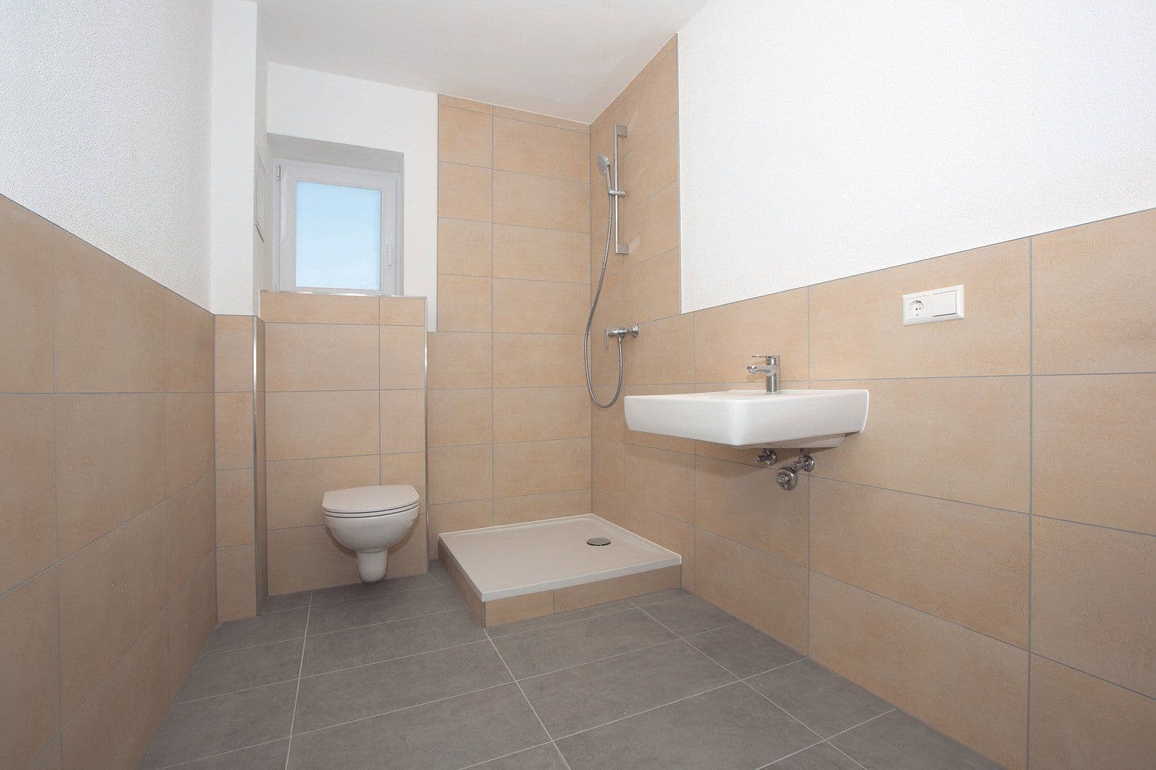 Pronájem bytu 4+1 94 m², Sulzburgstraße 40, Lenningen, Bádensko-Württembersko Pronájem bytu 4+1 94 m², Sulzburgstraße 40, Lenningen, Bádensko-Württembersko