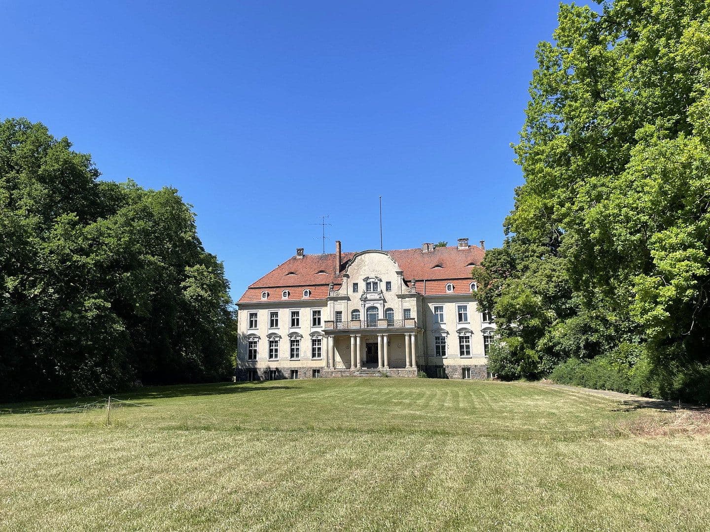 Prodej domu 300 m², pozemek 1.058 m², Dorfstrasse, Penzlin, Mecklenburg-Vorpommern Prodej domu 300 m², pozemek 1.058 m², Dorfstrasse, Penzlin, Mecklenburg-Vorpommern