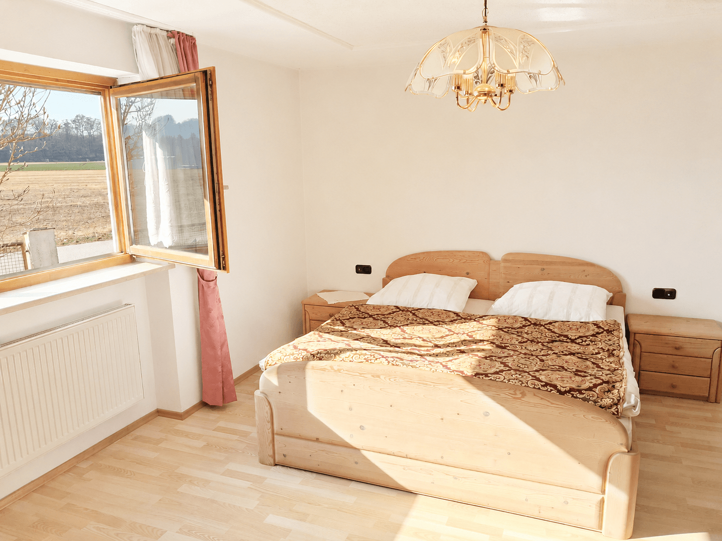 Prodej domu 250 m², pozemek 2.300 m², Emmerting, Bavorsko Prodej domu 250 m², pozemek 2.300 m², Emmerting, Bavorsko