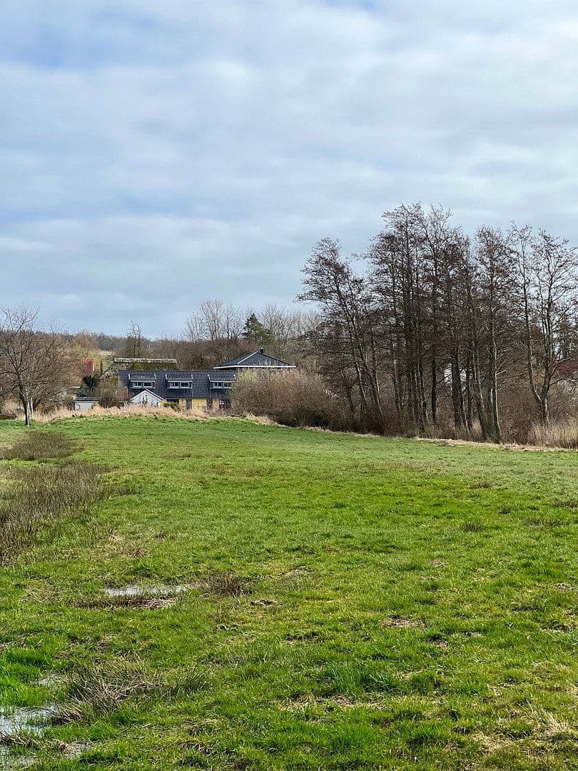 Prodej domu 366 m², pozemek 13.600 m², Dorfstraße, 16, Neuenkirchen, Mecklenburg-Vorpommern Prodej domu 366 m², pozemek 13.600 m², Dorfstraße, 16, Neuenkirchen, Mecklenburg-Vorpommern