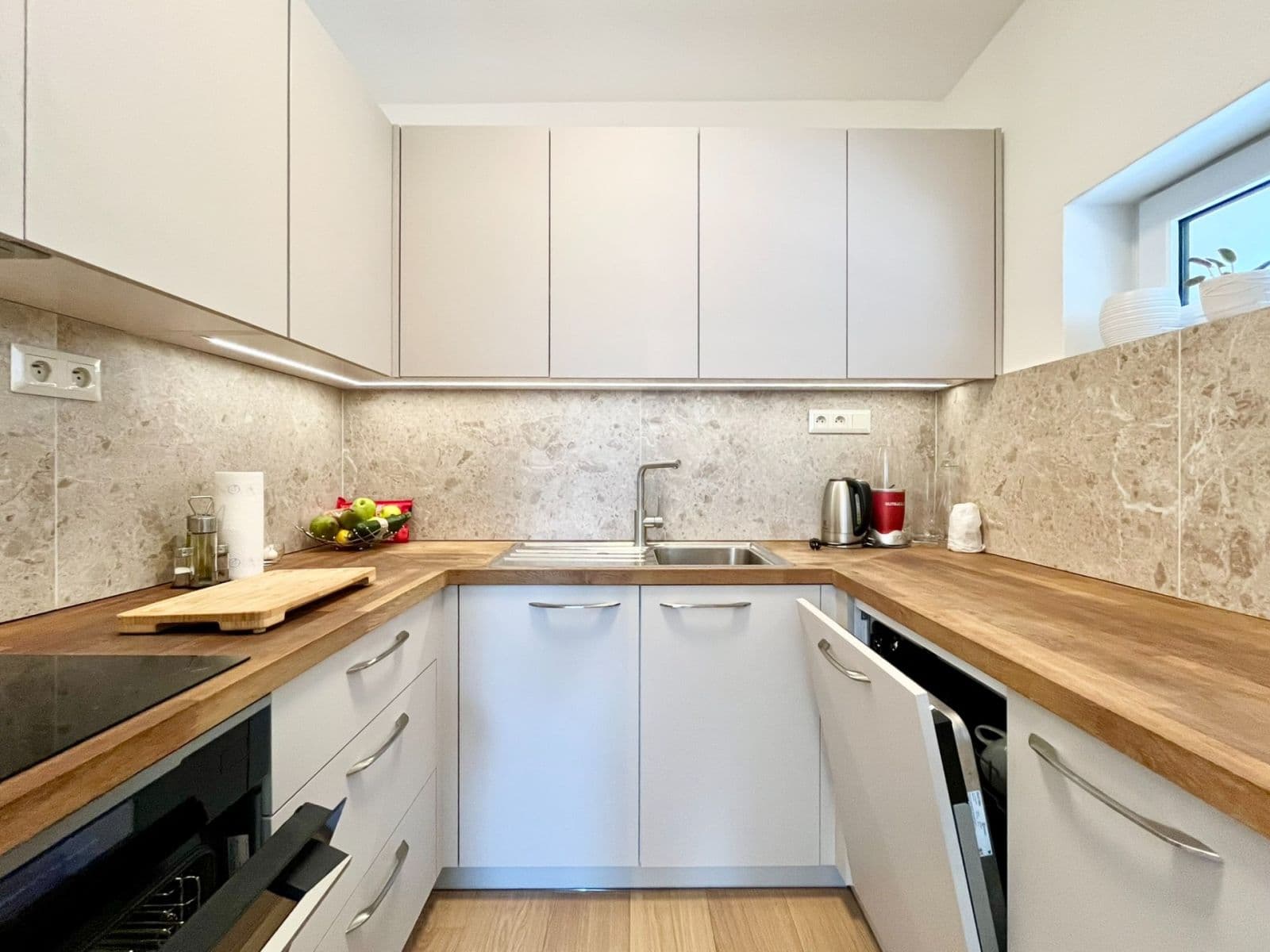 Pronájem bytu 3+1 80 m², J. Hollého, Dolné Kočkovce, Trenčiansky kraj Pronájem bytu 3+1 80 m², J. Hollého, Dolné Kočkovce, Trenčiansky kraj