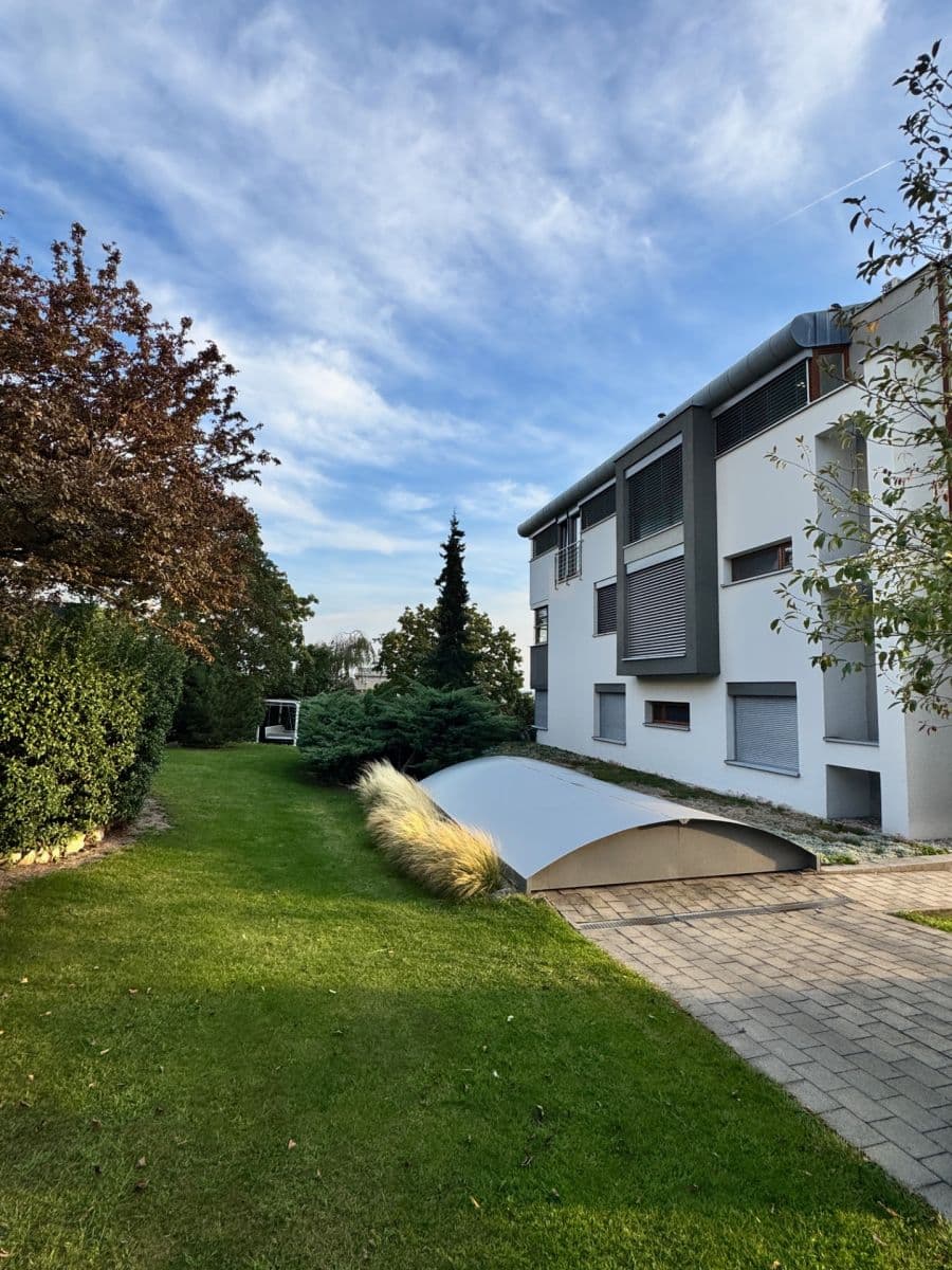 Pronájem bytu 3+1 140 m², Pod Bôrikom, Bratislava - mestská časť Staré Mesto, Bratislavský kraj Pronájem bytu 3+1 140 m², Pod Bôrikom, Bratislava - mestská časť Staré Mesto, Bratislavský kraj