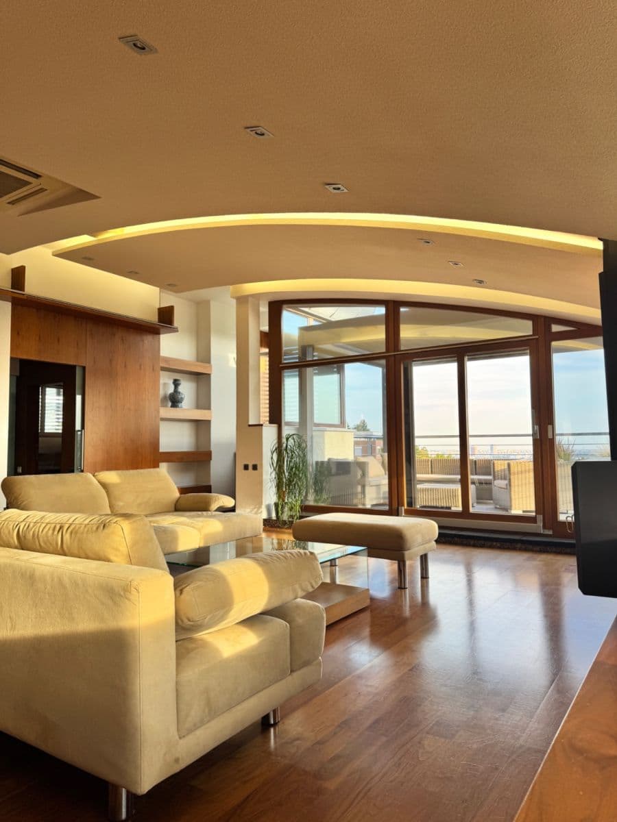 Pronájem bytu 3+1 140 m², Pod Bôrikom, Bratislava - mestská časť Staré Mesto, Bratislavský kraj Pronájem bytu 3+1 140 m², Pod Bôrikom, Bratislava - mestská časť Staré Mesto, Bratislavský kraj