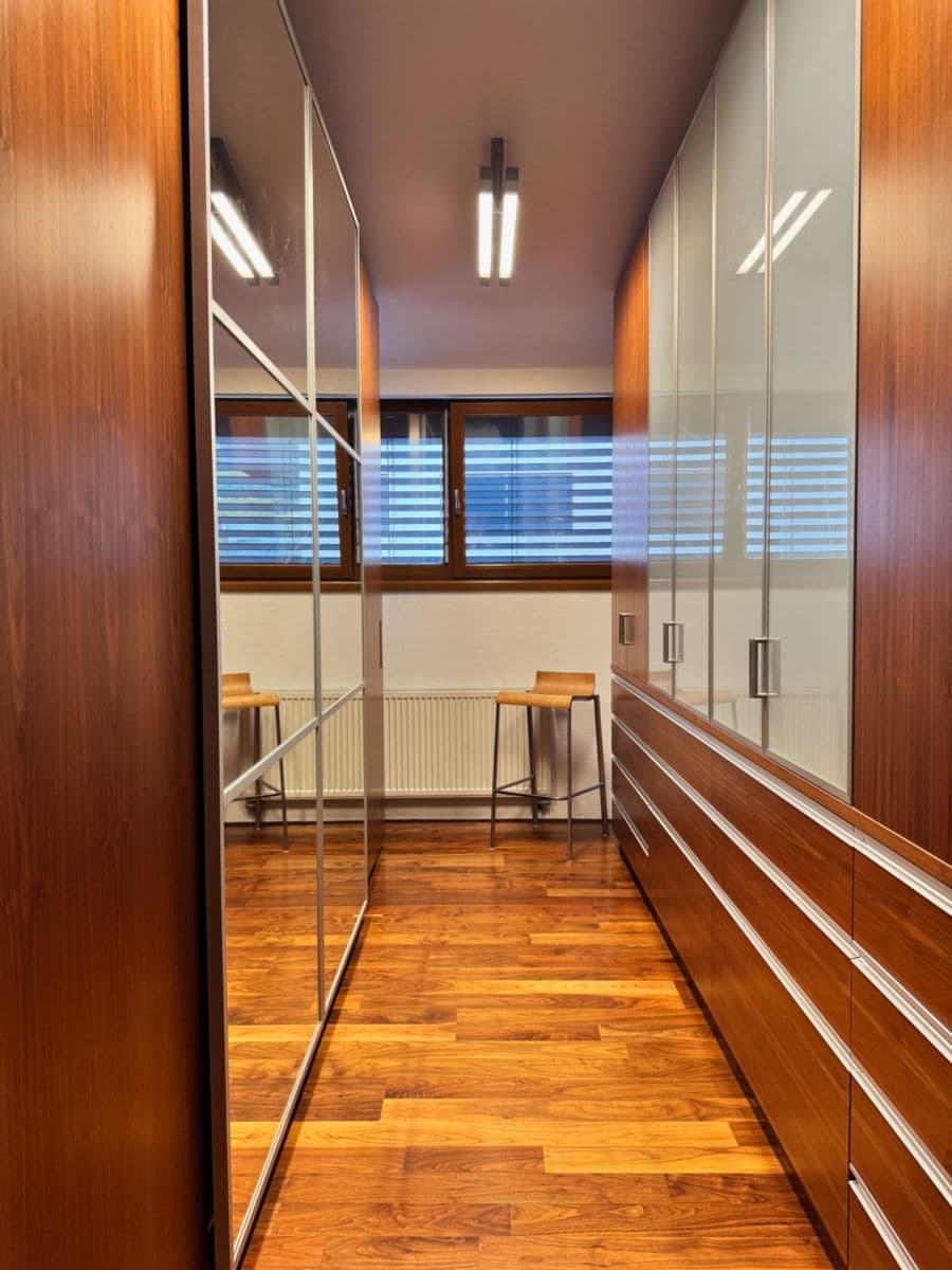 Pronájem bytu 3+1 140 m², Pod Bôrikom, Bratislava - mestská časť Staré Mesto, Bratislavský kraj Pronájem bytu 3+1 140 m², Pod Bôrikom, Bratislava - mestská časť Staré Mesto, Bratislavský kraj