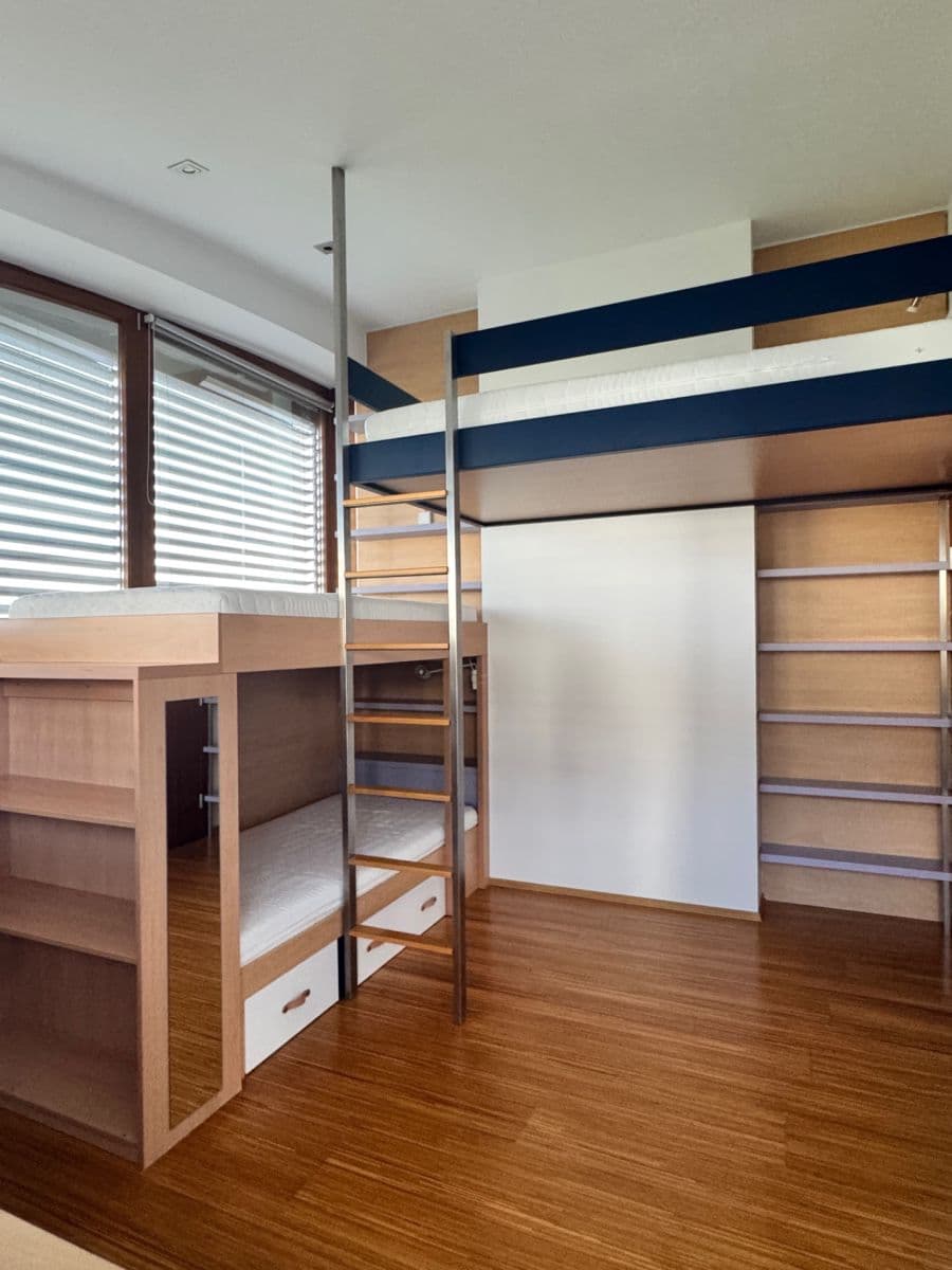 Pronájem bytu 3+1 140 m², Pod Bôrikom, Bratislava - mestská časť Staré Mesto, Bratislavský kraj Pronájem bytu 3+1 140 m², Pod Bôrikom, Bratislava - mestská časť Staré Mesto, Bratislavský kraj