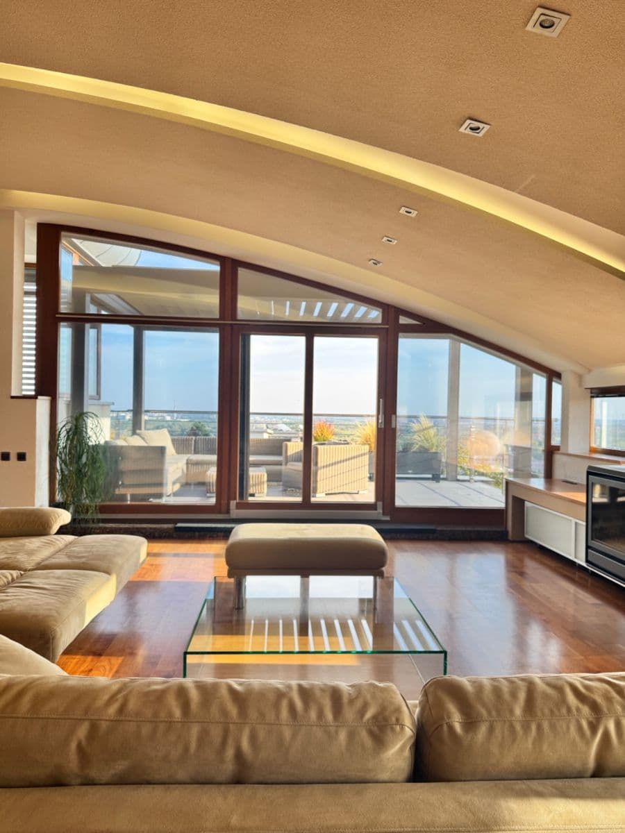 Pronájem bytu 3+1 140 m², Pod Bôrikom, Bratislava - mestská časť Staré Mesto, Bratislavský kraj Pronájem bytu 3+1 140 m², Pod Bôrikom, Bratislava - mestská časť Staré Mesto, Bratislavský kraj