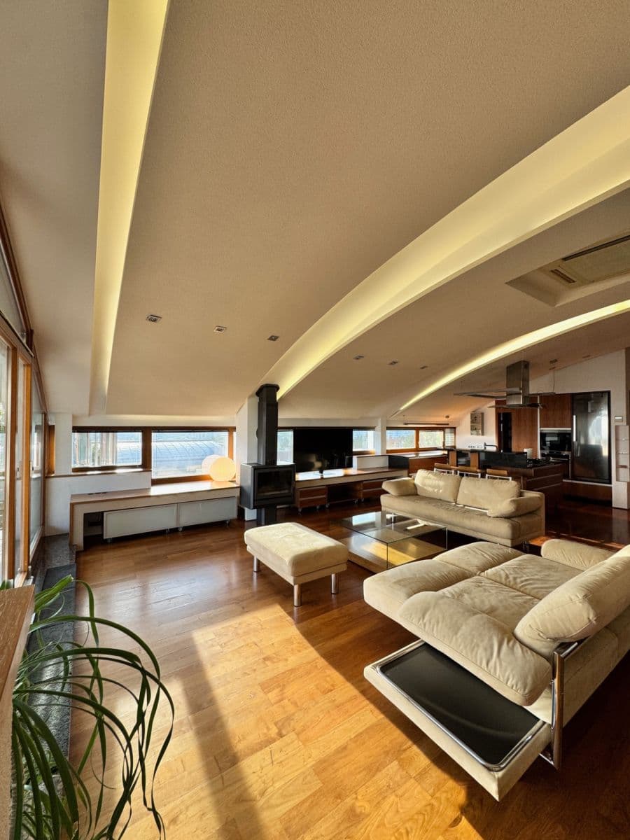 Pronájem bytu 3+1 140 m², Pod Bôrikom, Bratislava - mestská časť Staré Mesto, Bratislavský kraj Pronájem bytu 3+1 140 m², Pod Bôrikom, Bratislava - mestská časť Staré Mesto, Bratislavský kraj