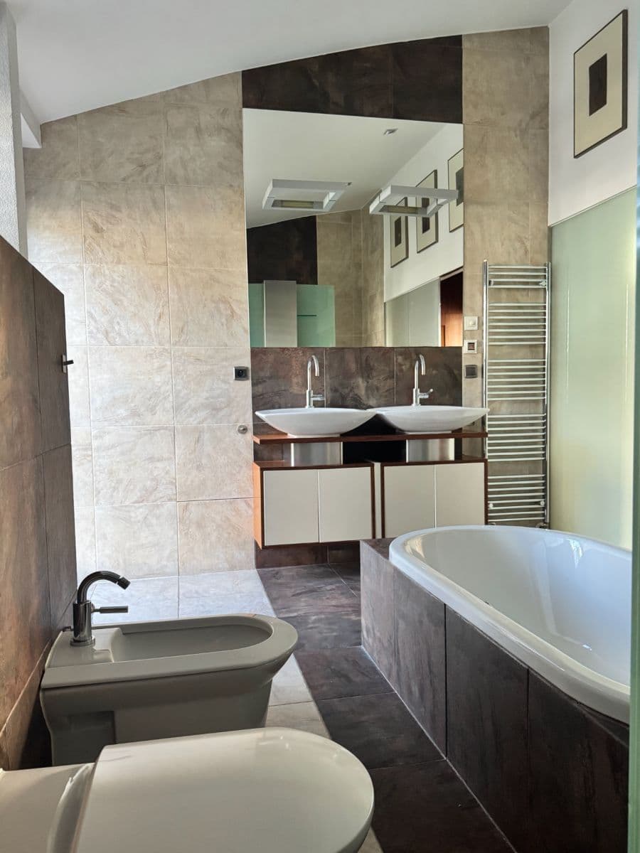Pronájem bytu 3+1 140 m², Pod Bôrikom, Bratislava - mestská časť Staré Mesto, Bratislavský kraj Pronájem bytu 3+1 140 m², Pod Bôrikom, Bratislava - mestská časť Staré Mesto, Bratislavský kraj