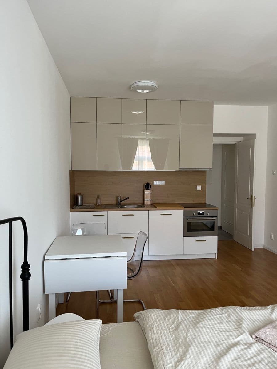 Pronájem bytu 1+kk 31 m², Rubešova, Praha, Praha Pronájem bytu 1+kk 31 m², Rubešova, Praha, Praha