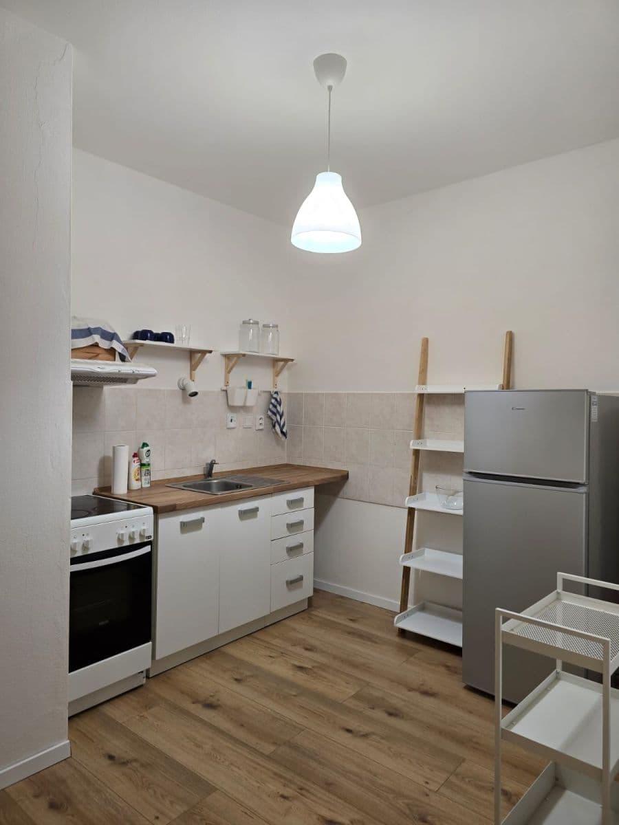 Pronájem bytu Garsoniéra 43 m², Papraďová, Ružinov, Bratislavský kraj Pronájem bytu Garsoniéra 43 m², Papraďová, Ružinov, Bratislavský kraj