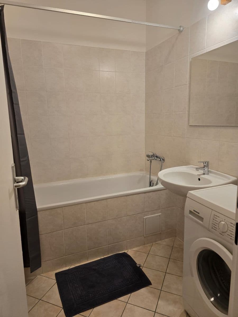 Pronájem bytu Garsoniéra 43 m², Papraďová, Ružinov, Bratislavský kraj Pronájem bytu Garsoniéra 43 m², Papraďová, Ružinov, Bratislavský kraj