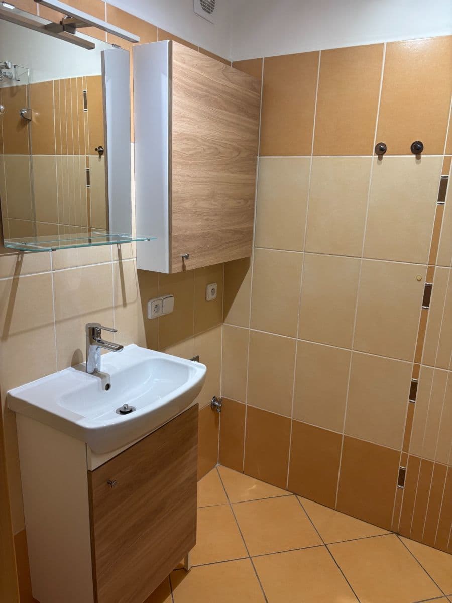 Pronájem bytu 2+1 58 m², Lihovarská, Praha, Praha Pronájem bytu 2+1 58 m², Lihovarská, Praha, Praha