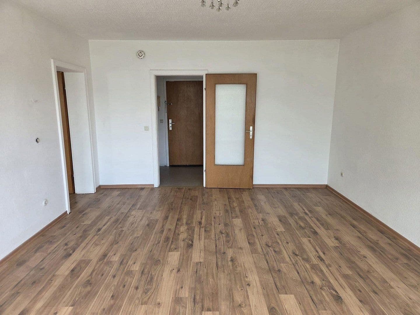 Pronájem bytu 2+1 55 m², Langer Weg 1, Eschborn, Hessen Pronájem bytu 2+1 55 m², Langer Weg 1, Eschborn, Hessen