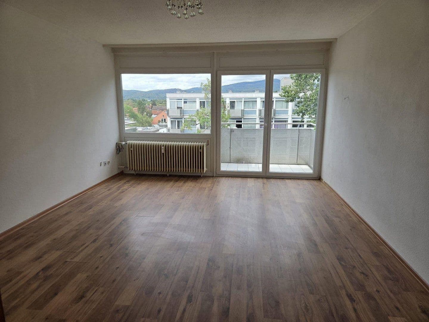 Pronájem bytu 2+1 55 m², Langer Weg 1, Eschborn, Hessen Pronájem bytu 2+1 55 m², Langer Weg 1, Eschborn, Hessen