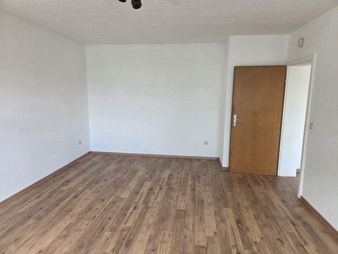 Pronájem bytu 2+1 55 m², Langer Weg 1, Eschborn, Hessen Pronájem bytu 2+1 55 m², Langer Weg 1, Eschborn, Hessen