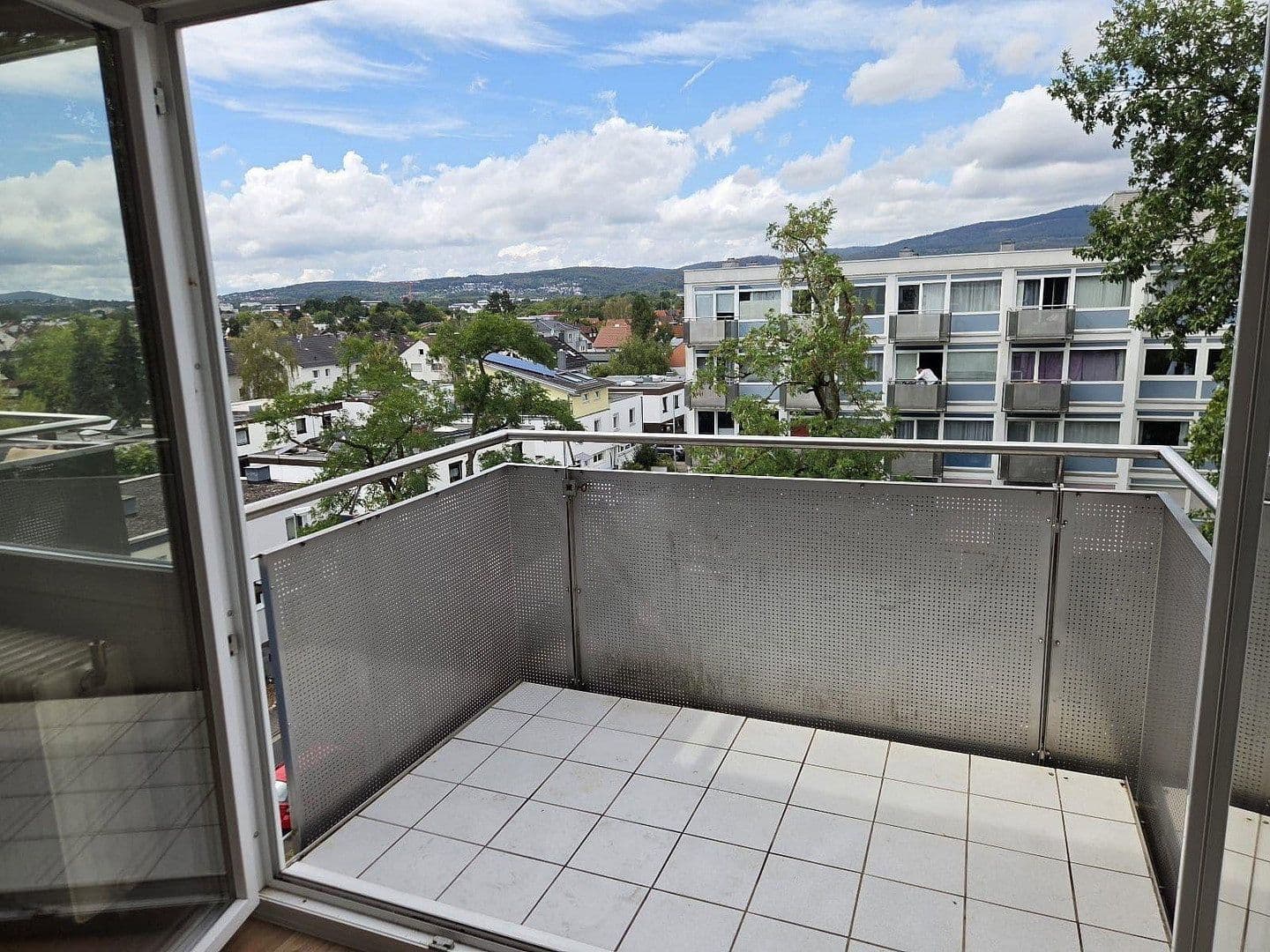 Pronájem bytu 2+1 55 m², Langer Weg 1, Eschborn, Hessen Pronájem bytu 2+1 55 m², Langer Weg 1, Eschborn, Hessen