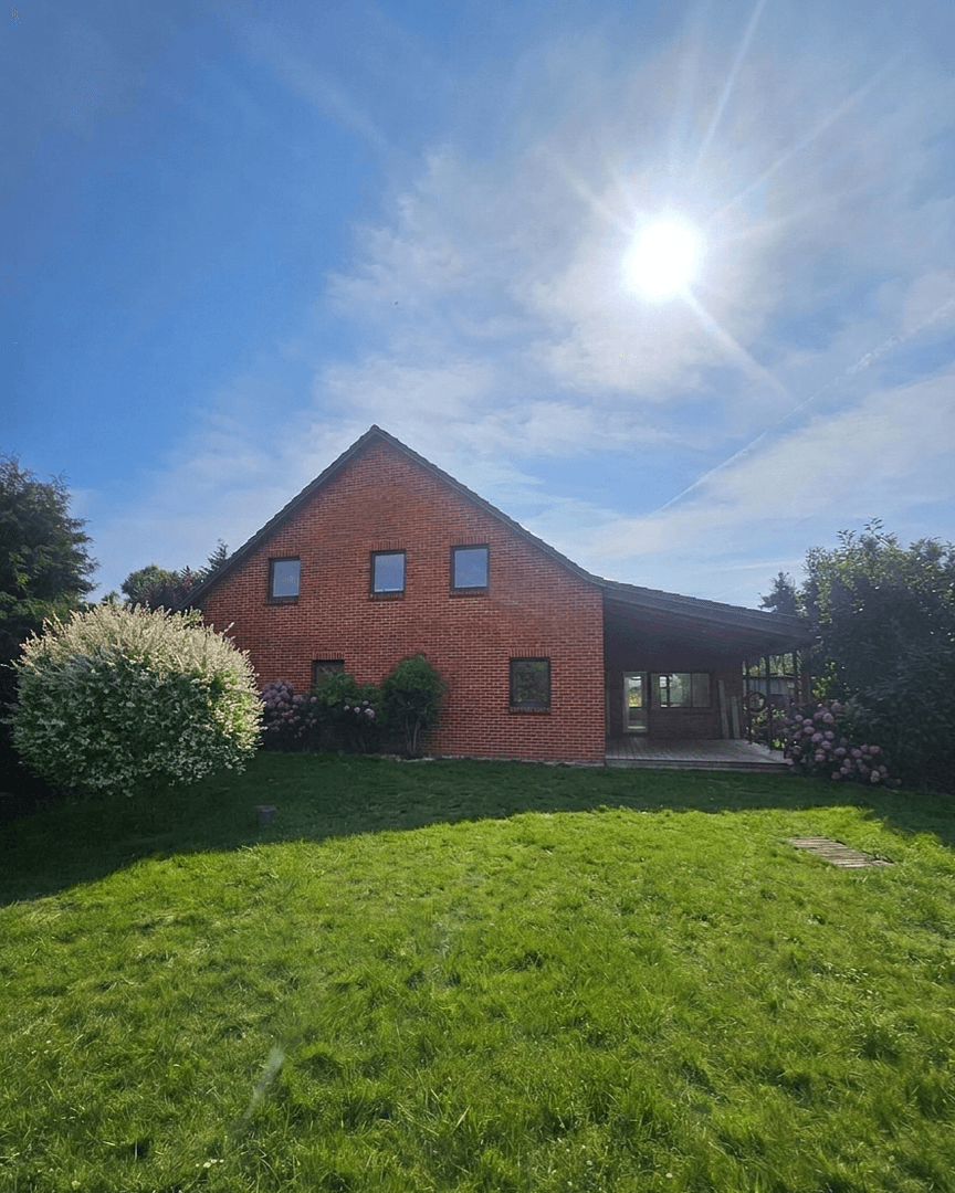 Prodej domu 280 m², pozemek 769 m², Bergen, Dolní Sasko Prodej domu 280 m², pozemek 769 m², Bergen, Dolní Sasko