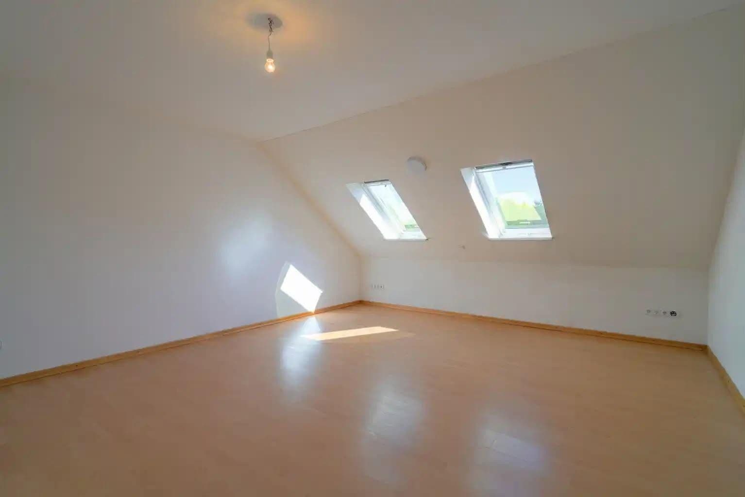 Prodej domu 280 m², pozemek 769 m², Bergen, Dolní Sasko Prodej domu 280 m², pozemek 769 m², Bergen, Dolní Sasko