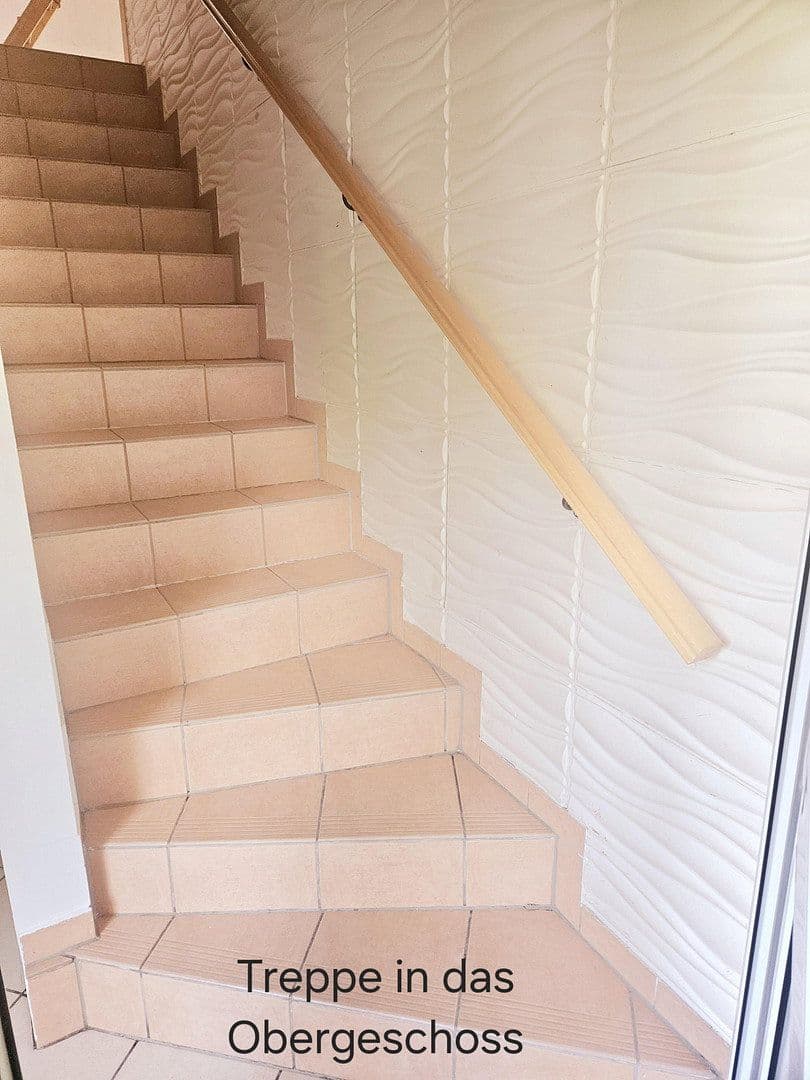 Prodej domu 280 m², pozemek 769 m², Bergen, Dolní Sasko Prodej domu 280 m², pozemek 769 m², Bergen, Dolní Sasko