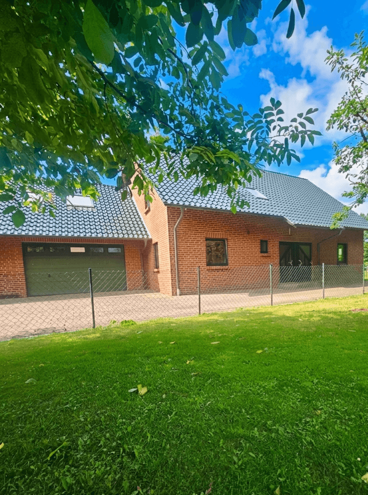 Prodej domu 280 m², pozemek 769 m², Bergen, Dolní Sasko Prodej domu 280 m², pozemek 769 m², Bergen, Dolní Sasko
