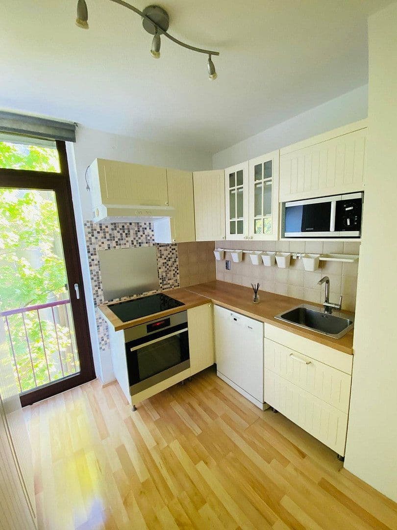Pronájem bytu 3+1 89 m², Johanneskirchner Straße 138, München, Bavorsko Pronájem bytu 3+1 89 m², Johanneskirchner Straße 138, München, Bavorsko