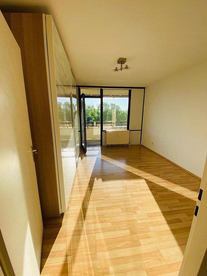 Pronájem bytu 3+1 89 m², Johanneskirchner Straße 138, München, Bavorsko Pronájem bytu 3+1 89 m², Johanneskirchner Straße 138, München, Bavorsko