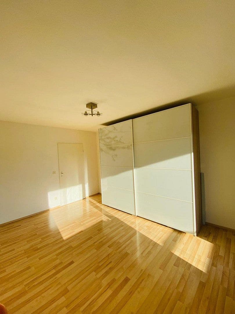 Pronájem bytu 3+1 89 m², Johanneskirchner Straße 138, München, Bavorsko Pronájem bytu 3+1 89 m², Johanneskirchner Straße 138, München, Bavorsko