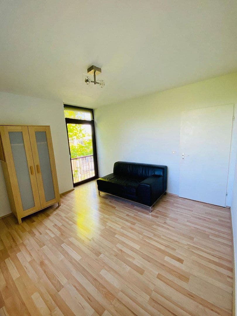 Pronájem bytu 3+1 89 m², Johanneskirchner Straße 138, München, Bavorsko Pronájem bytu 3+1 89 m², Johanneskirchner Straße 138, München, Bavorsko