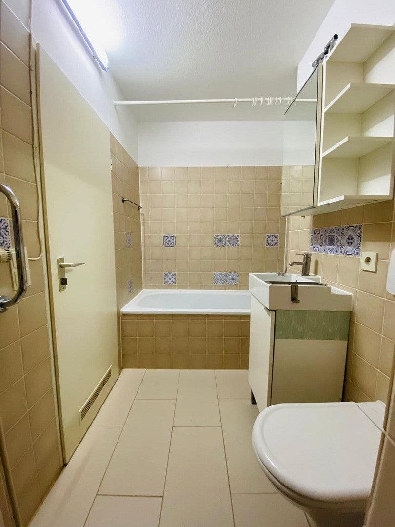 Pronájem bytu 3+1 89 m², Johanneskirchner Straße 138, München, Bavorsko Pronájem bytu 3+1 89 m², Johanneskirchner Straße 138, München, Bavorsko