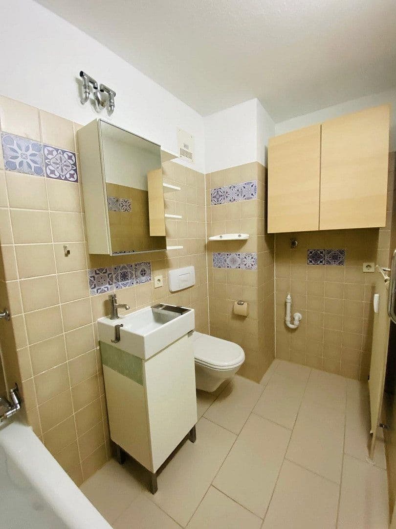 Pronájem bytu 3+1 89 m², Johanneskirchner Straße 138, München, Bavorsko Pronájem bytu 3+1 89 m², Johanneskirchner Straße 138, München, Bavorsko
